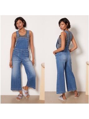 Evereve Women’s Wide Leg Cropped Denim Overalls in Blue Spark 26